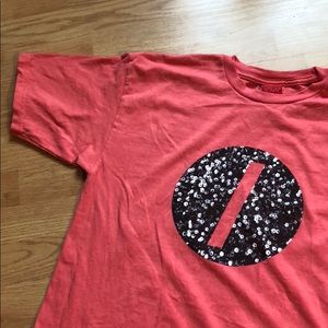 VISUAL APPAREL CLASSIC LOGO TEE